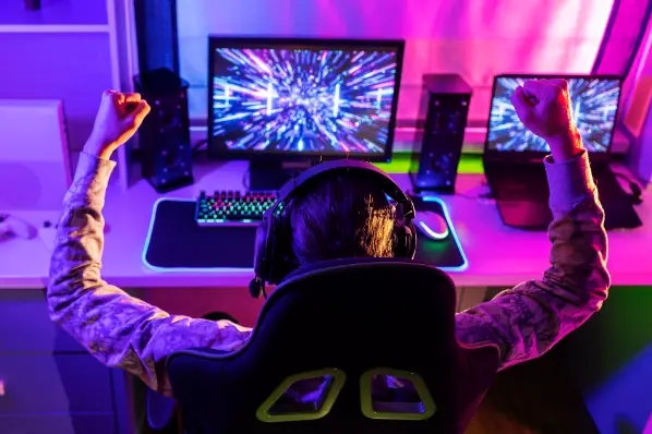 gamer jogando video game internet gamer ten internet